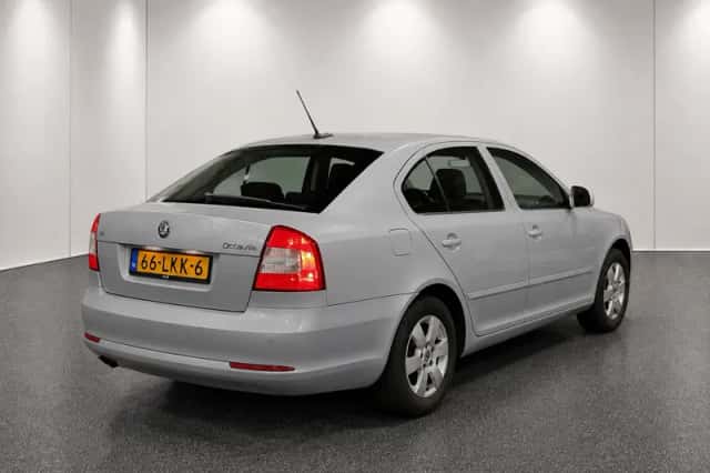 Škoda Octavia (2010) thumbnail 6