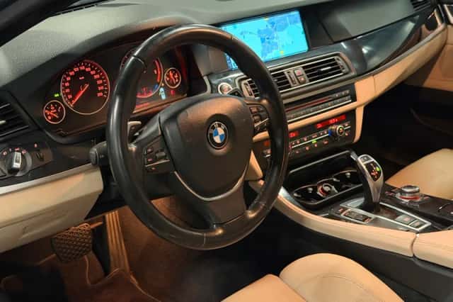 BMW 5-Serie (2011) thumbnail 2