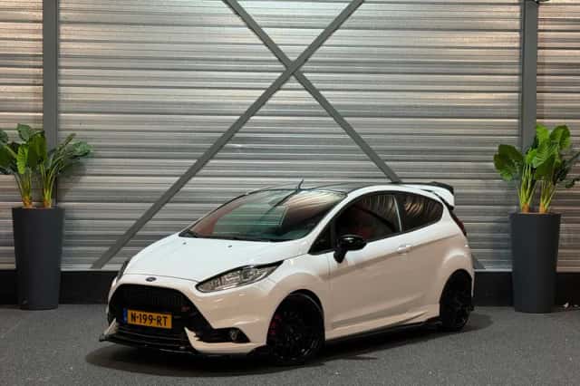 Ford Fiesta (2016) thumbnail 3