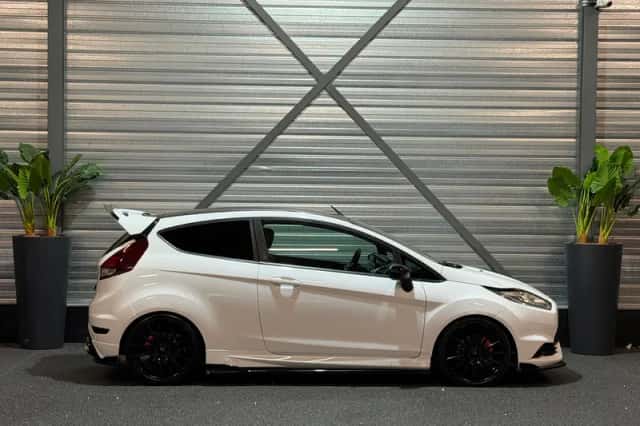 Ford Fiesta (2016) thumbnail 4