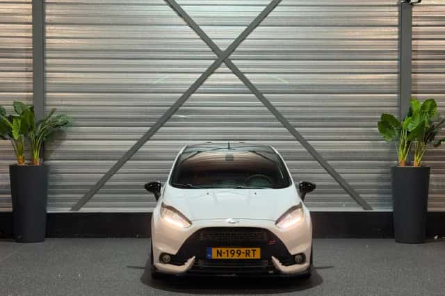 Ford Fiesta (2016) thumbnail 5