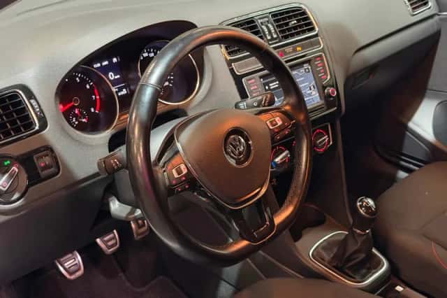 Volkswagen Polo (2017) thumbnail 2