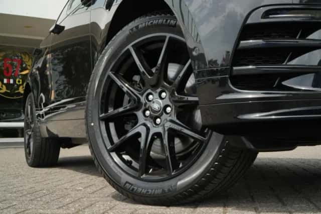 Land Rover Range Rover Velar (2025) thumbnail 5