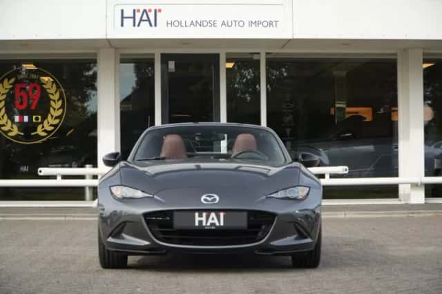 Mazda MX-5 (2018) thumbnail 2