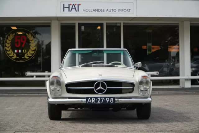 Mercedes-Benz 200-Serie (1966) thumbnail 2