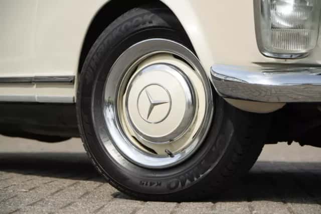 Mercedes-Benz 200-Serie (1966) thumbnail 4
