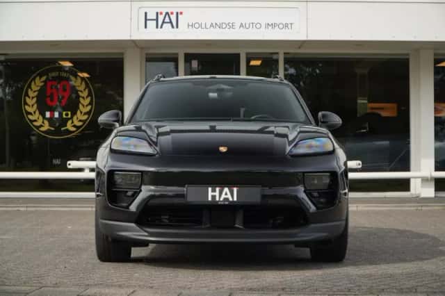 Porsche Macan (2025) thumbnail 2