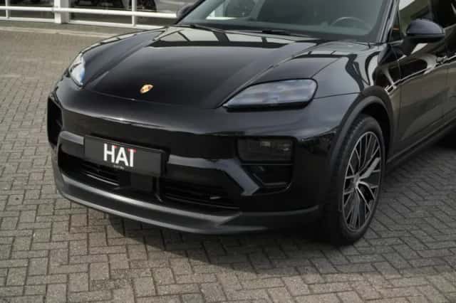 Porsche Macan (2025) thumbnail 3