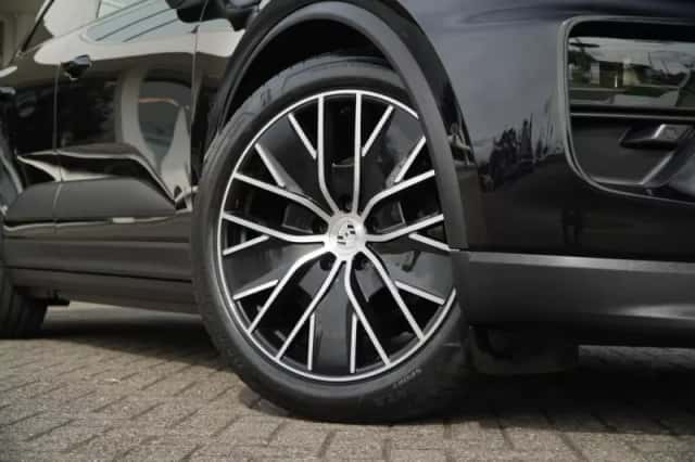 Porsche Macan (2025) thumbnail 5