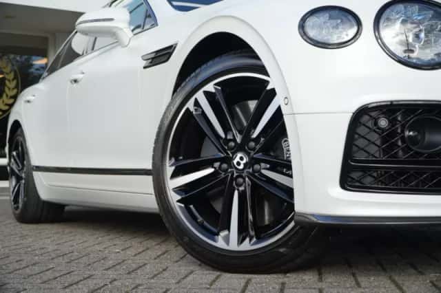 Bentley Flying Spur (2021) thumbnail 4