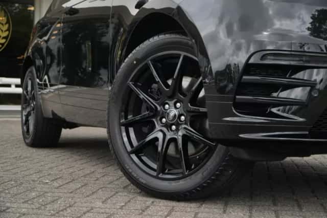 Land Rover Range Rover Velar (2025) thumbnail 4