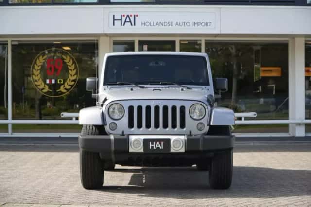 Jeep Wrangler (2014) thumbnail 2