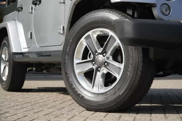Jeep Wrangler (2014) thumbnail 5