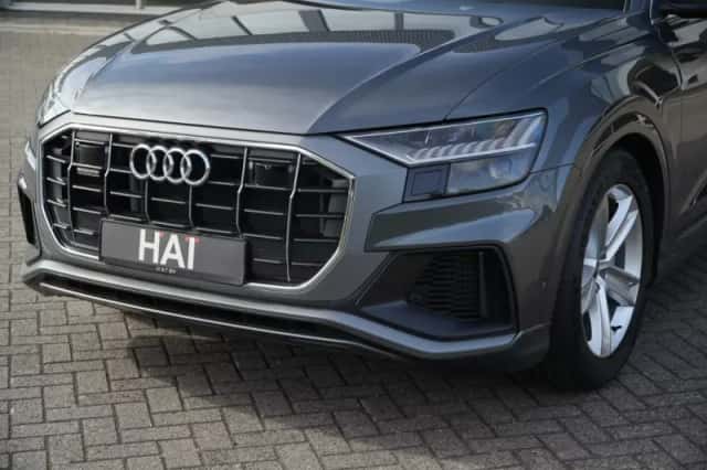 Audi Q8 (2023) thumbnail 3