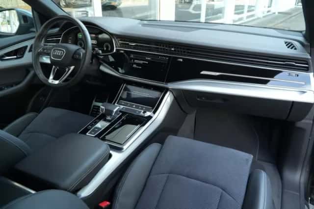 Audi Q8 (2023) thumbnail 6