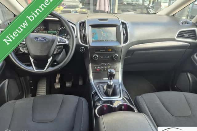 Ford S-Max (2016) thumbnail 2