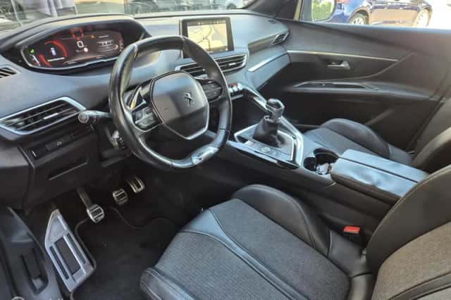 Peugeot 3008 (2017) thumbnail 6