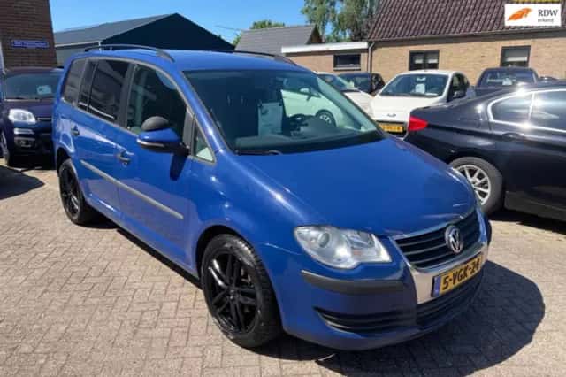 Volkswagen Touran (2010) thumbnail 1