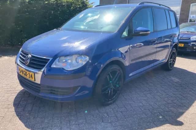 Volkswagen Touran (2010) thumbnail 2