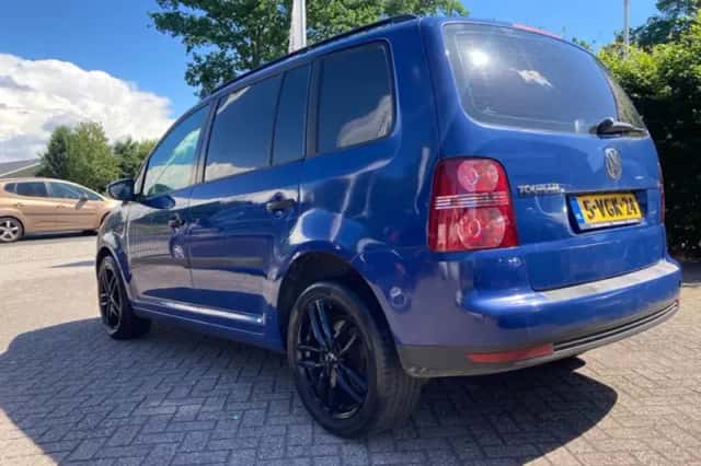 Volkswagen Touran (2010) thumbnail 3