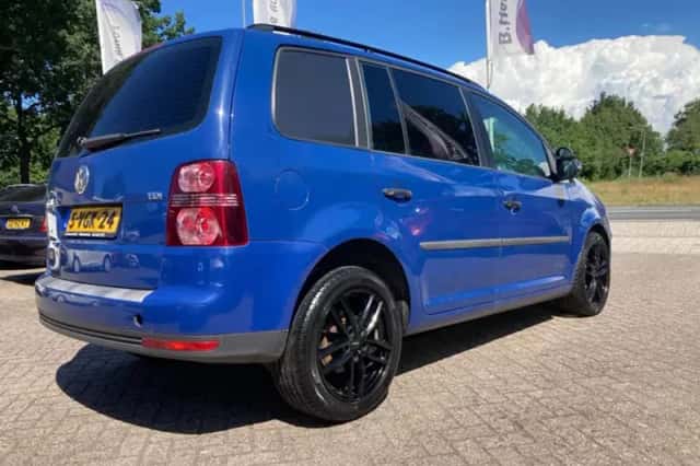 Volkswagen Touran (2010) thumbnail 4