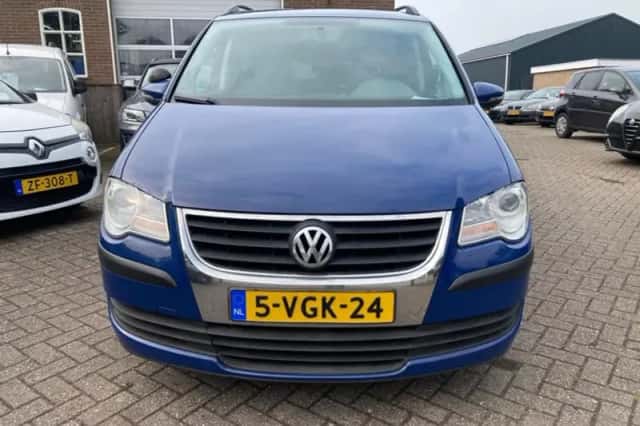 Volkswagen Touran (2010) thumbnail 5