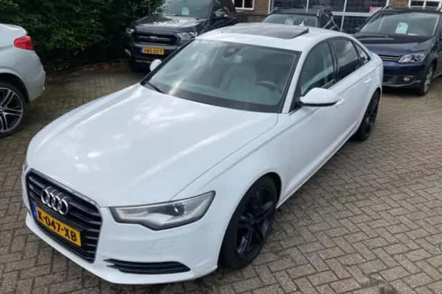 Audi A6 (2012) thumbnail 2
