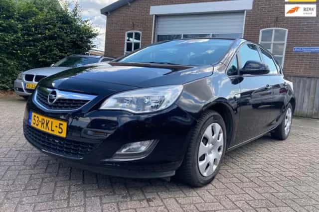 Opel Astra (2011) thumbnail 1
