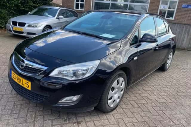 Opel Astra (2011) thumbnail 2