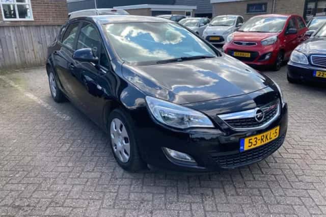 Opel Astra (2011) thumbnail 5