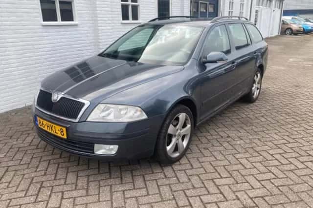 Škoda Octavia (2009) thumbnail 2