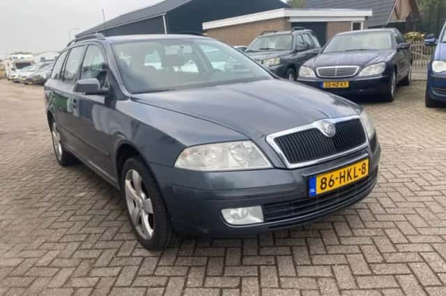 Škoda Octavia (2009) thumbnail 5