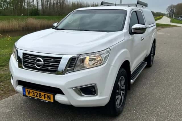 Nissan Navara (2017) thumbnail 2