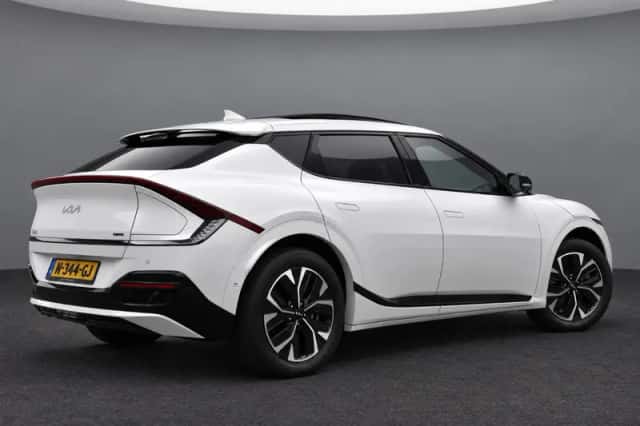 Kia EV6 (2021) thumbnail 2