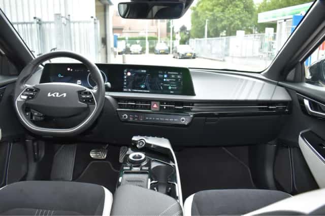 Kia EV6 (2021) thumbnail 4