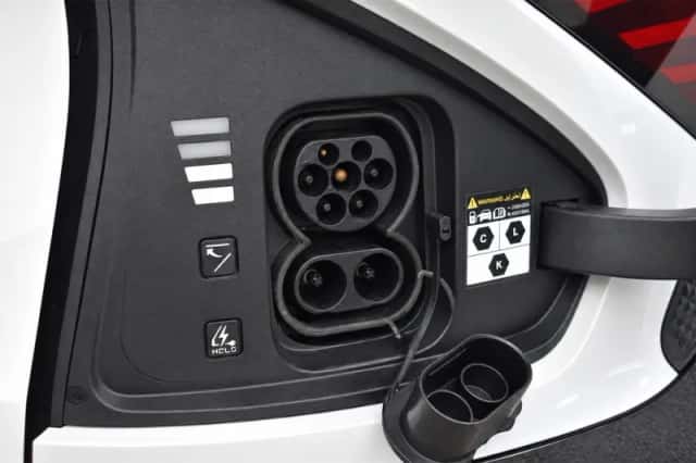 Kia EV6 (2021) thumbnail 4