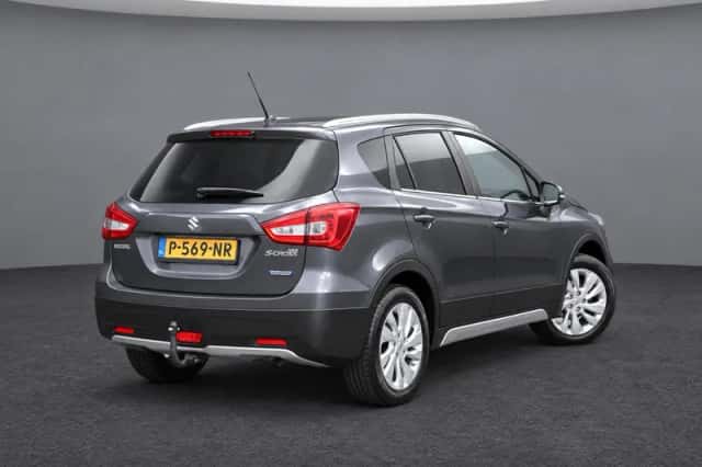 Suzuki S-Cross (2021) thumbnail 3
