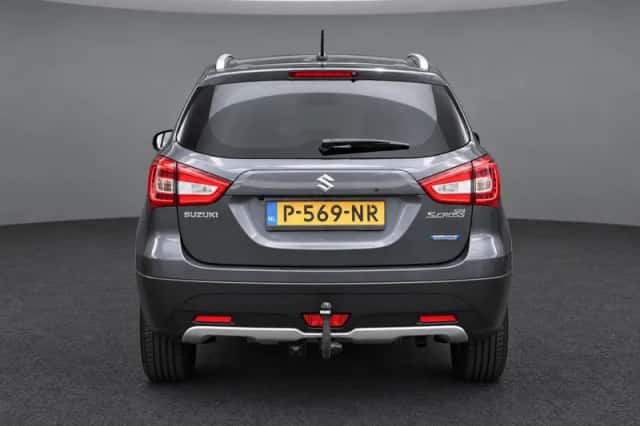 Suzuki S-Cross (2021) thumbnail 6