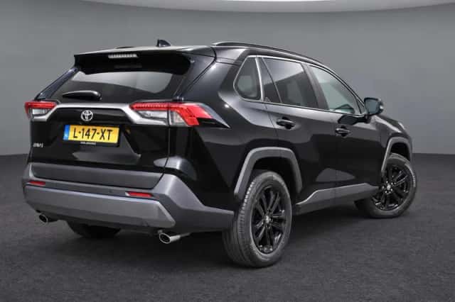 Toyota RAV4 (2021) thumbnail 3