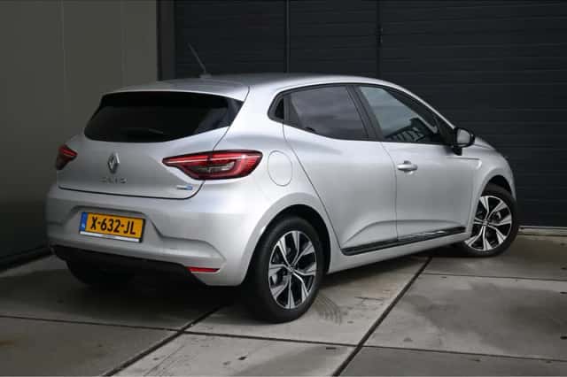 Renault Clio (2023) thumbnail 3