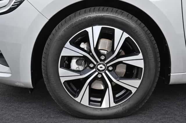 Renault Clio (2023) thumbnail 4