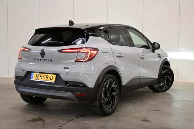 Renault Captur (2025) thumbnail 3