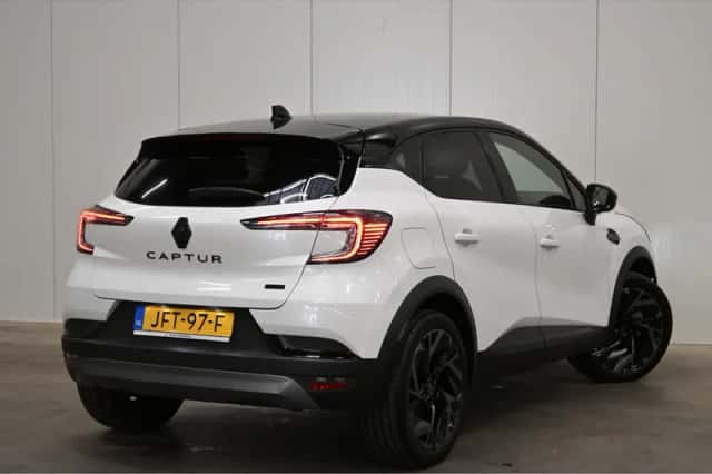 Renault Captur (2025) thumbnail 3