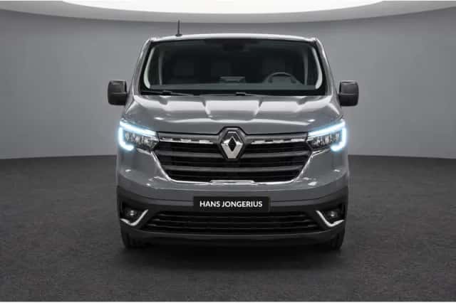 Renault Trafic (2022) thumbnail 2