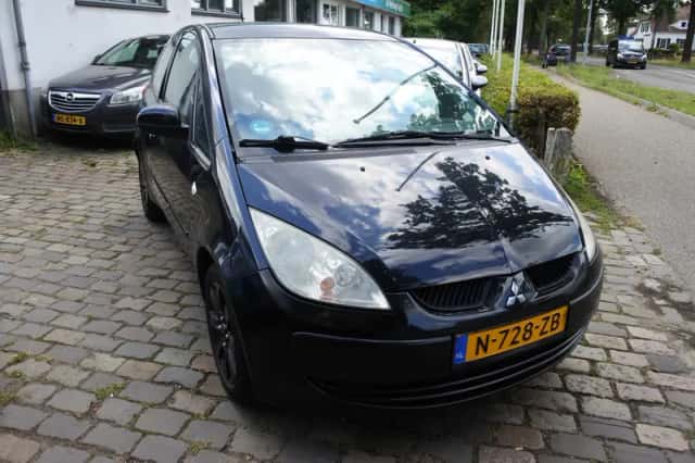 Mitsubishi Colt (2008) thumbnail 3