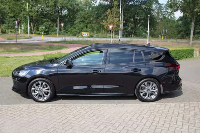 Ford Focus (2024) thumbnail 3