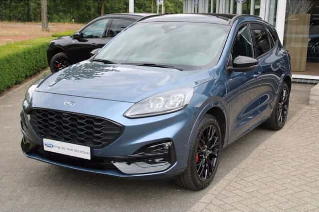 Ford Kuga (2023) thumbnail 1