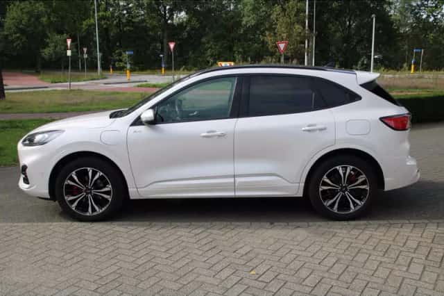 Ford Kuga (2022) thumbnail 3