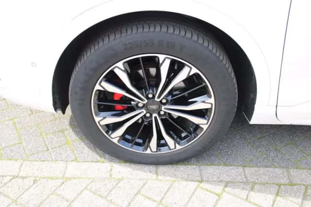 Ford Kuga (2022) thumbnail 6