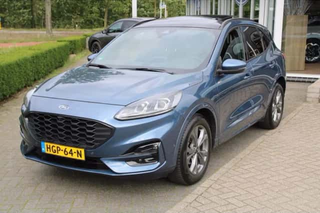 Ford Kuga (2023) thumbnail 2